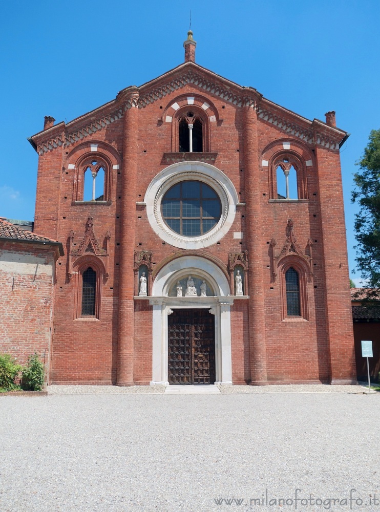 San Giuliano Milanese (Milano) - Facciata dell'Abbazia di Viboldone